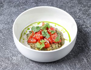 Баклажан, томаты, соус из моцареллы
