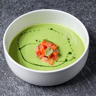 Крем-суп из цукини и брокколи с лососем