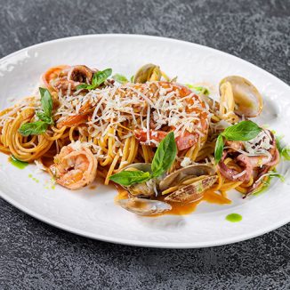 Спагетти с морепродуктами с соусом из мидий